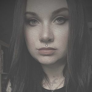 Meet your Posher, Dominique